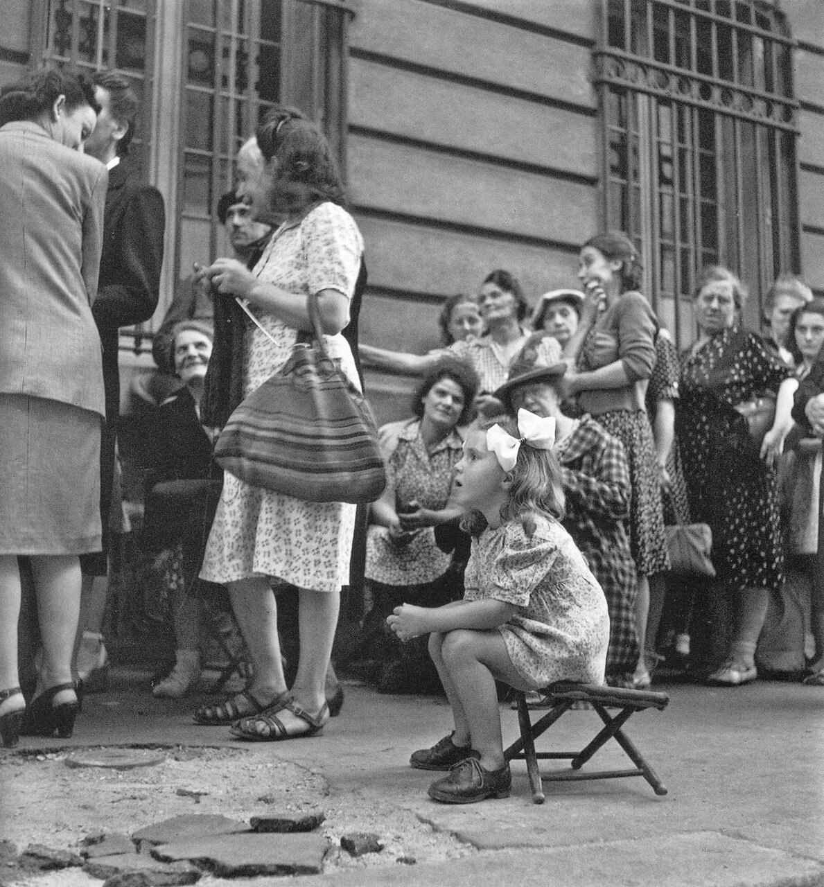 1943. Очередь в оккупированном Париже