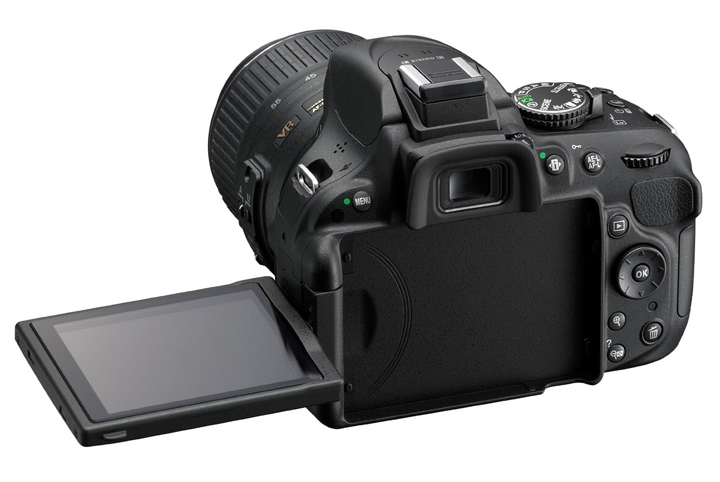 Поворотный дисплей на камере Nikon D5200