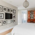 Старый туалетный столик в спальне