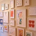 Детские рисунки в рамках - идеальный вариант для декора детской