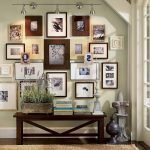 Подсветка фотографий на стене