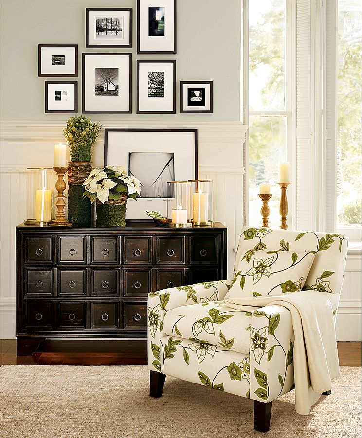 Кресло с цветочным принтом