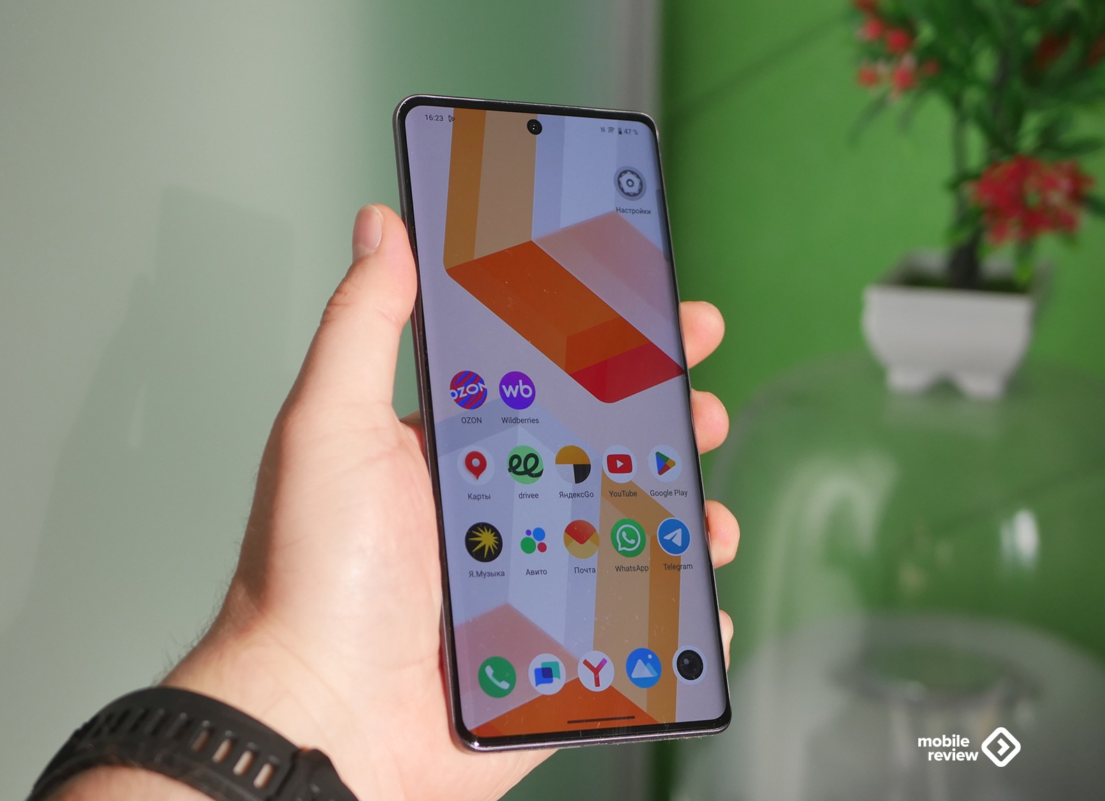 Обзор vivo V40 – впервые с защитой IP68