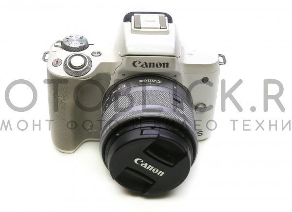 Опущены шторки затвора в камере Canon M50