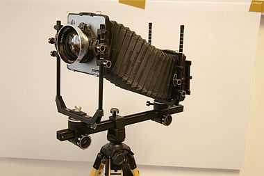 Автоматическая фотокамера каждые 10 с создает черно белое растровое изображение 256